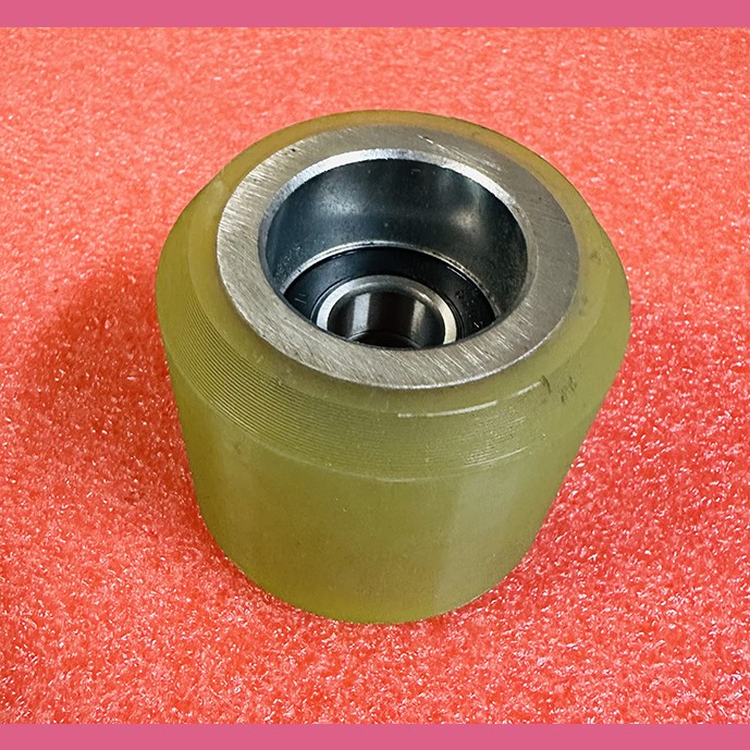 Ролик прижимной цепи эскалатора 60xW55mm подшипник 6202RS Mitsubishi SJEC