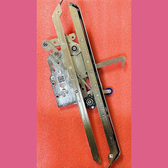 Отводка левая с замком K2-4Z K2L BL-B152ACUX01 Sematic