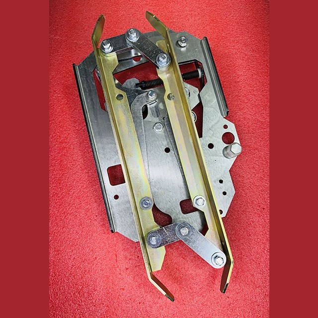 Отводка дверей кабины в сборе 0463Б.03.50.300 МЛЗ