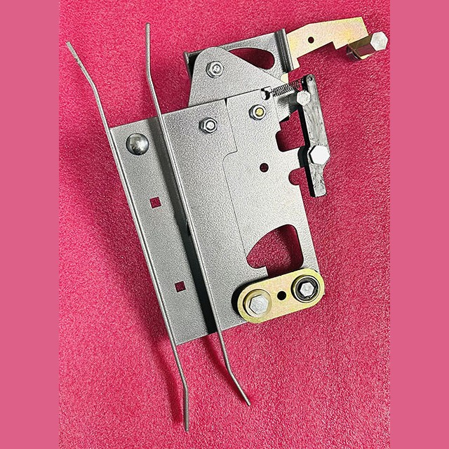 Отводка дверей кабины 0411Е.03.10.060 ЩЛЗ