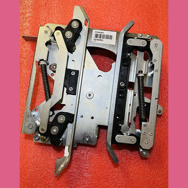 Отводка левая центрального открывания NH=300мм AMD010 KM602673G03 Kone