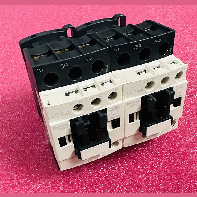 Контактор реверсивный 25А 220VAC 1НО+1НЗ (3п) LC2D25M7 Schneider Electric