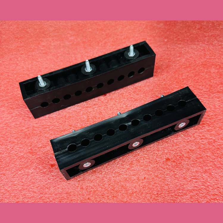 Зажим 3042.00.001-02 под 10 канатов для лифта МЭЛ