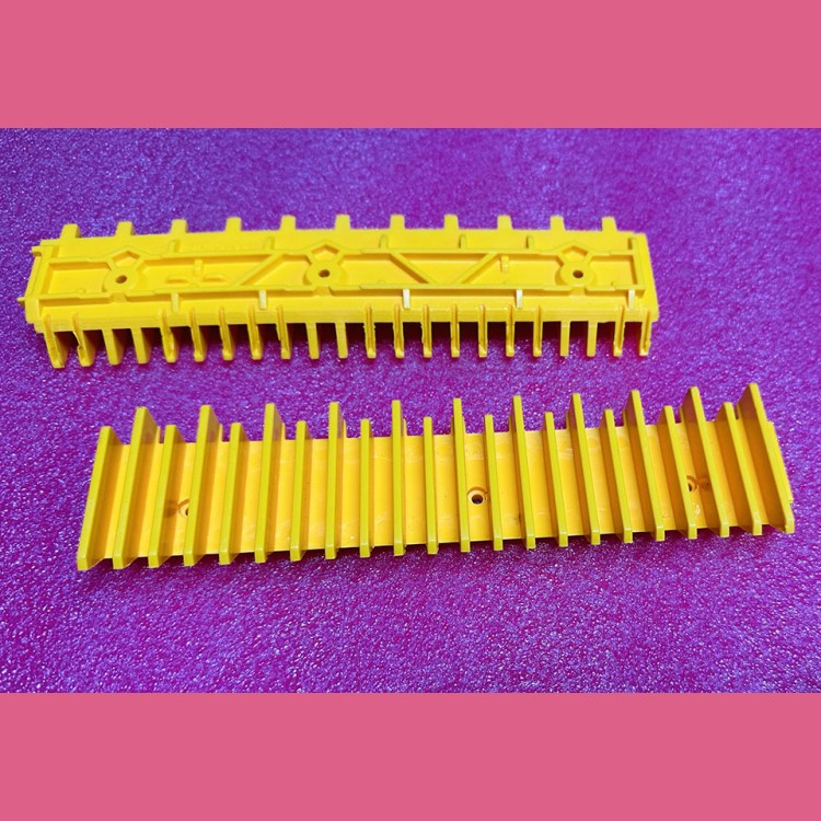 Демаркационная накладка центральная для эскалатора Step K-Edge SCS 319900