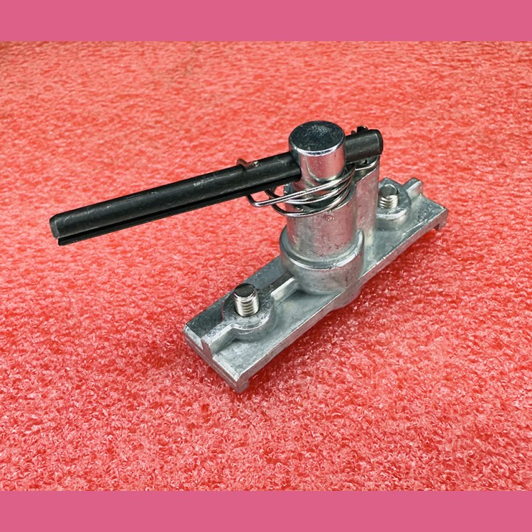 Замок аварийного открывания правый 1106.100.9001v01 Genesis