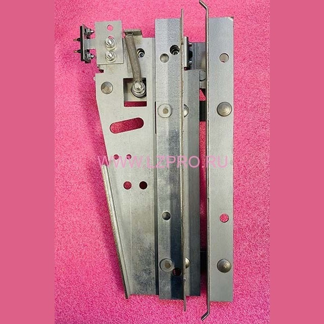 Отводка дверей кабины короткая правая K12 60900007914 ThyssenKrupp