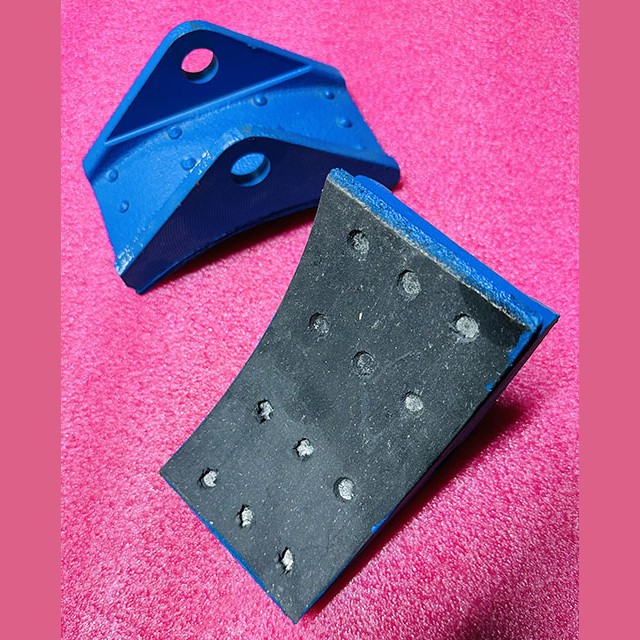 Колодка тормозная в сборе D=300мм 404Н.22.22.300 МЛЗ