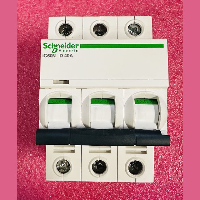 Автоматический выключатель 3P iC60N D40A Schneider Electric