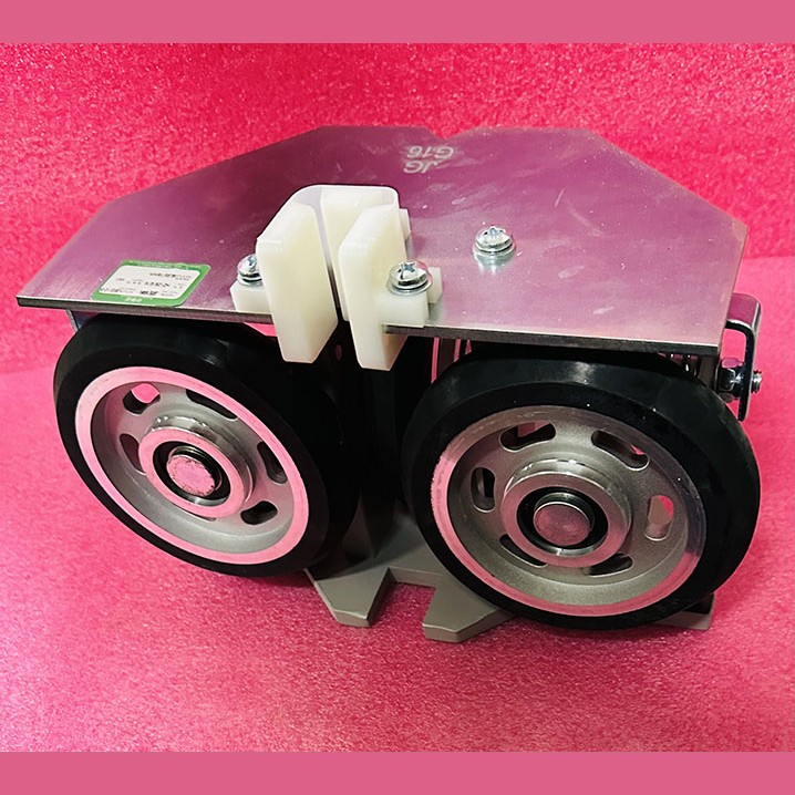 Башмак кабины роликовый d-125mm в сборе для направляющей 16mm HZ125/G16