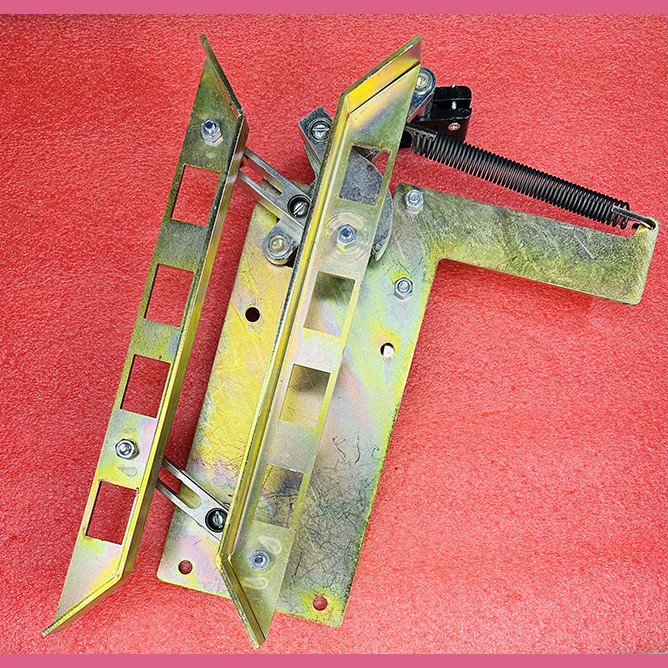 Отводка в сборе правая 0611Б.43.10.300-01 МЛЗ