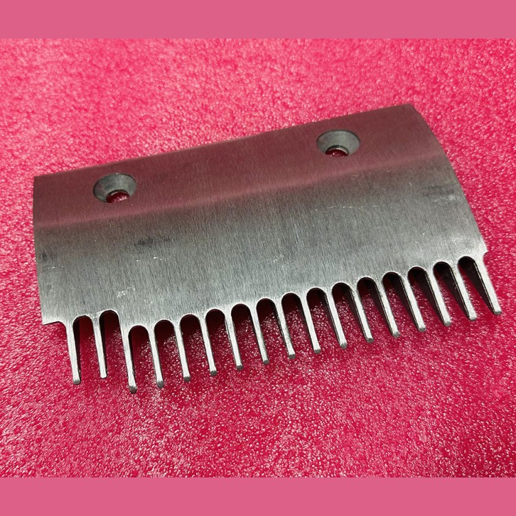 Гребенка правая эскалатора SCE алюминиевая 17 зубьев 158x100mm 2L11531-R LG Sigma