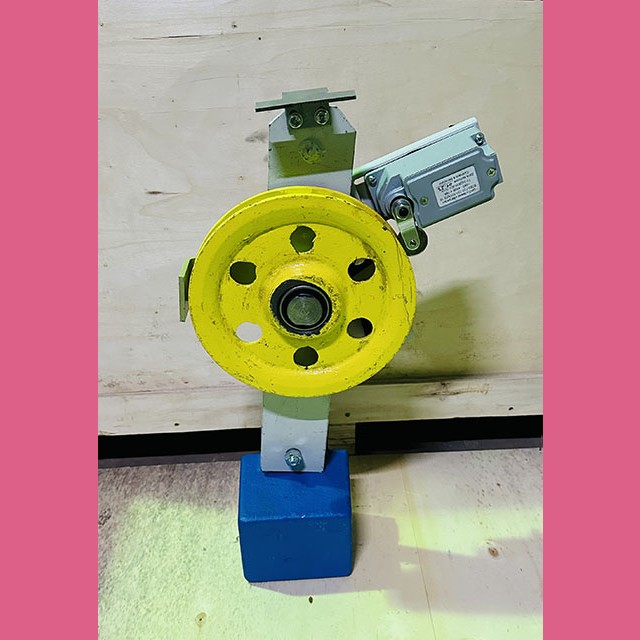 Устройство натяжное в сборе с блоком D=210мм канат 7,8мм 0411.01.00.010А МЛЗ