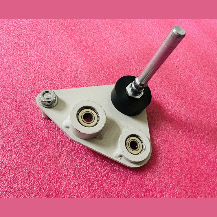 Рычаг трехплечий привода дверей кабины ось 98мм 0411Е.03.10.070-01 ЩЛЗ