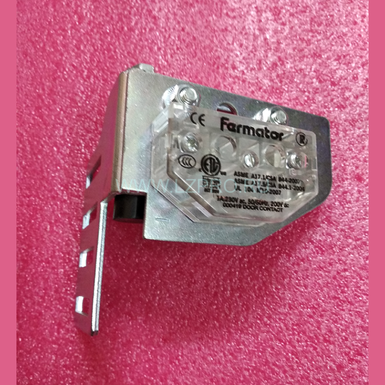 Контакт дверей в сборе с кронштейном KCE.600000000 Fermator