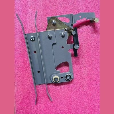 Отводка дверей кабины 0411Е.03.10.060-01 ЩЛЗ