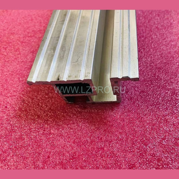 Порог дверей кабины L-1300мм 0411С.06.00.009-05 WellMaks ЩЛЗ