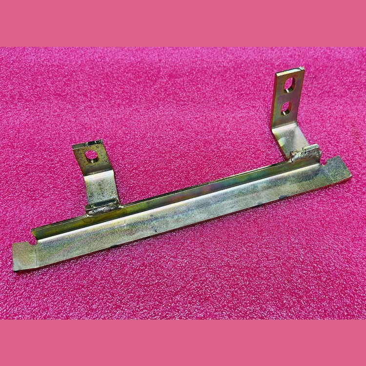 Отводка (щека) неподвижная правая 0411.03.15.270 МЛЗ